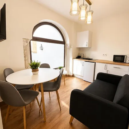 Rey Apartment *