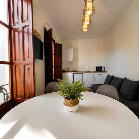 Rey Apartment *